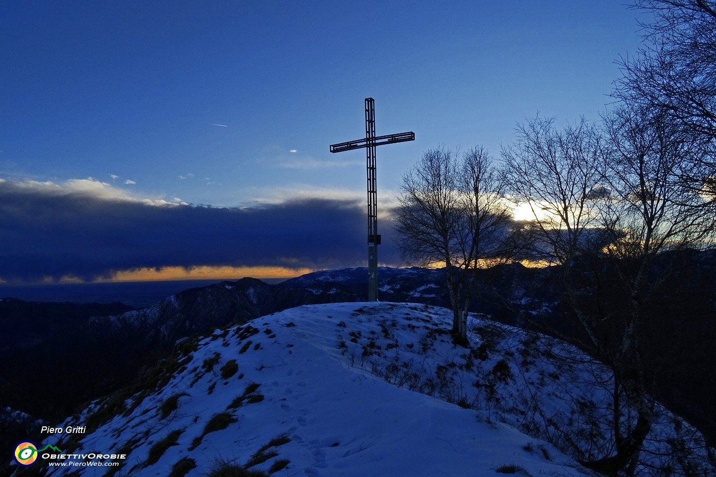 03 Alle croce di vetta del Monte Gioco (1366 m).JPG -                                